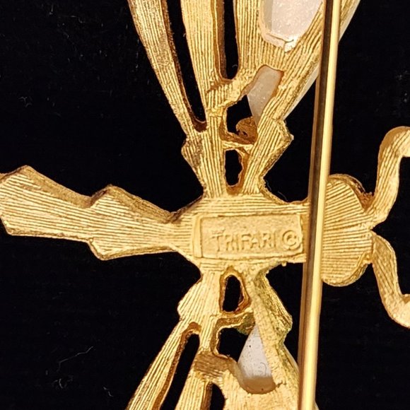 Vintage Trifari Dragonfly Brooch - Faux Pearl Wings - Picture 3 of 4